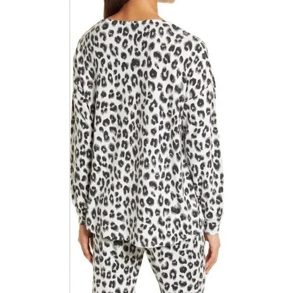 Gibsonlook Snow Leopard Print Top XS NWOT Ultra Soft - Picture 3 of 6